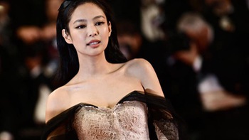 Jennie tỏa sáng trên thảm đỏ Cannes 2023