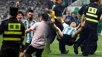 Thanh niên ôm Messi nổi tiếng toàn cầu với khoảnh khắc để đời