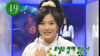 Nhan sắc 17 tuổi của Song Hye Kyo gây bất ngờ sau 25 năm