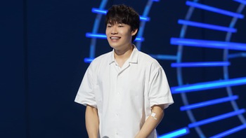 Quang Trung 'đi lộn' sân khấu Vietnam Idol, ra về với vé vàng