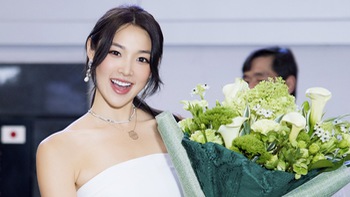 Miss Earth 2022 Mina Sue Choi rạng rỡ đến TP.HCM