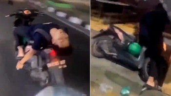 Quái xế ngã sõng soài vì nằm ngửa mặt trên yên xe máy