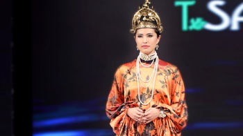 Hoa hậu Nhật hóa Nam Phương hoàng hậu tại London Fashion Week