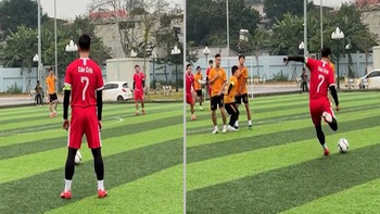 Chàng trai 'bắn chim' khi đứng sút phạt giống Ronaldo