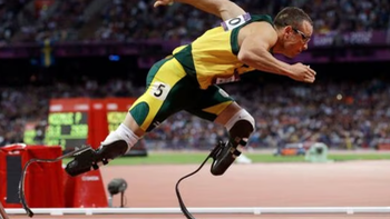 ‘Người không chân chạy nhanh nhất hành tinh’ Oscar Pistorius được ra tù