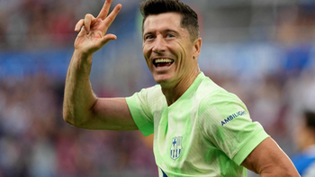 Barca suýt bị lừa 1 triệu euro trong thương vụ Robert Lewandowski