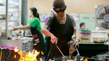 Thực hư 'chị nốt ruồi' Jay Fai nghỉ bán trứng chiên cua