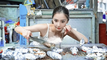 Angelababy nướng thịt ở lề đường, nhan sắc gây bão