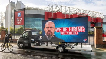 HLV Erik ten Hag của Man Utd bị cửa hàng pizza cà khịa