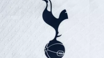 Tottenham sửa logo, cổ động viên nói ‘thật vô nghĩa’