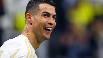 Cristiano Ronaldo và chuyện ‘không đổi áo’ với cầu thủ AS Roma