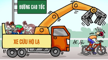 Xe cứu hộ lạ trên đường cao tốc