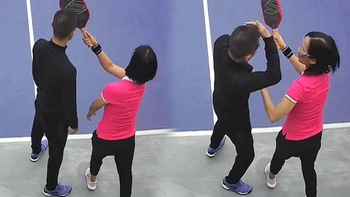 Chồng u đầu khi dạy vợ chơi Pickleball