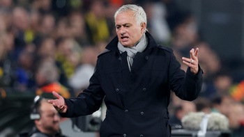 Mourinho than vãn báo chí phóng đại quá mức bệnh tình của mình