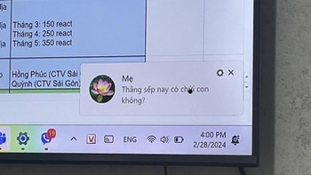 Ảnh vui 29-2: Đang thuyết trình thì mẹ nhắn tin 'hỏi thăm'
