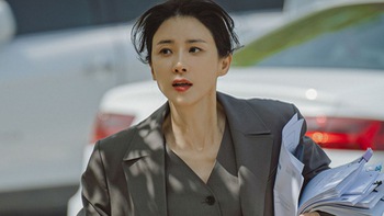 Có gì trong siêu phẩm bí ẩn 'Hide' của 'chị đại' Lee Bo Young?