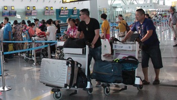 Mải mê nói chuyện, để quên túi có hơn 300 triệu ở sân bay Đà Nẵng