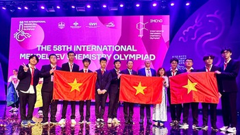Lần đầu tham dự Olympic hóa học quốc tế Mendeleev, cả 10 học sinh Việt Nam đoạt giải
