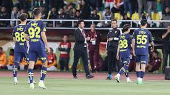 CLB Fenerbahce 'nghỉ đá' dâng cúp cho đối thủ rúng động Thổ Nhĩ Kỳ