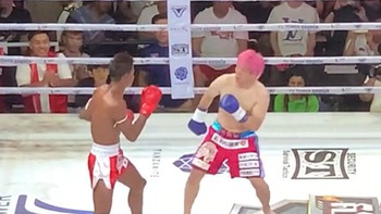 Võ sĩ làm màu khi chào sân bị đối thủ hạ knock out