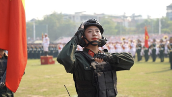 Danh tính cô gái dẫn đầu Khối nữ Cảnh sát đặc nhiệm trong lễ diễu binh