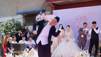 Chàng trai nhảy vũ điệu 'điện giật' trong đám cưới