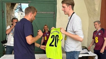 CLB của Đức ‘dụ’ Harry Kane với điều khoản ăn xúc xích cả đời