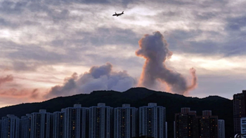 Bí ẩn sau đám mây hình chú chó ở Hong Kong