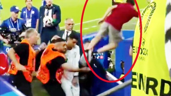 Cristiano Ronaldo thoát cú bay đá từ khán đài của cổ động viên quá khích