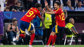CĐV ‘té ngửa’ khi đồng đội tuyển Tây Ban Nha già hơn bố Yamal