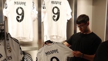 Áo đấu của Mbappe ở Real Madrid may không kịp bán