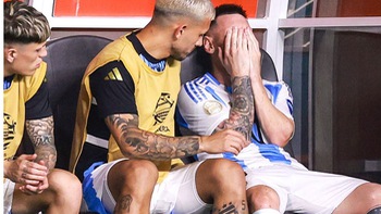 Lionel Messi khóc tu tu sau chấn thương ở chung kết Copa America