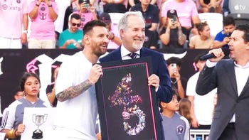 Messi được Inter Miami tôn vinh danh hiệu thứ 45 trong sự nghiệp