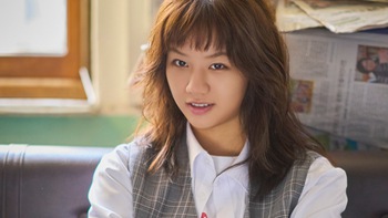 Lee Hye Ri gợi nhớ siêu phẩm 'Reply 1988' với tạo hình ngổ ngáo trong 'Vũ điệu chiến thắng'