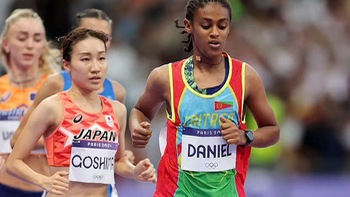 VĐV đang chạy đầu 10.000m nữ Olympic 2024 Daniel bất ngờ bỏ cuộc