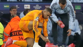 Mbappe gặp sự cố hài hước ở trận Real Madrid thắng Man City