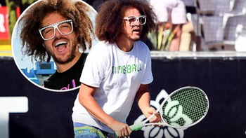 Ca sĩ lừng danh Redfoo bỏ mic cầm vợt ở tuổi 49