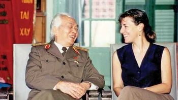 Catherine Karkow và những bức ảnh chụp tướng Giáp