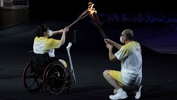Chung quy bởi một chữ tiền