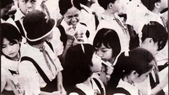 Tôi đi học về hòa bình