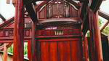 Người cứu nhà cổ