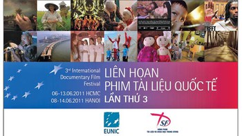 Đối thoại giữa những "album ảnh"