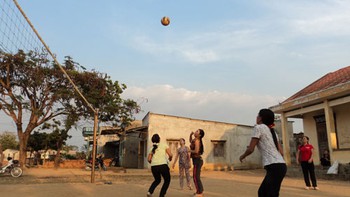 Những người đàn bà đánh bóng trong thị trấn