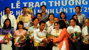 Danh hiệu và giải thưởng - trao và nhận?