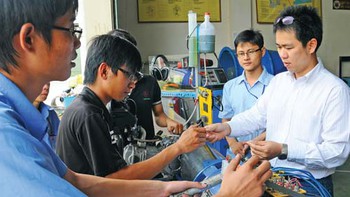 Cửa hẹp cho nhà nghiên cứu trẻ