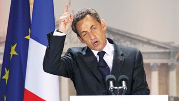 Màn bi hài kịch của ông Sarkozy