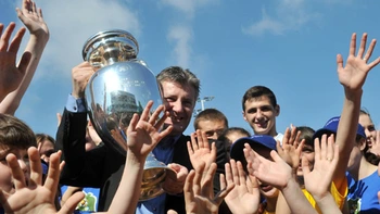 Davor Suker quảng bá giải