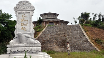 Lo cho Bạch Mã