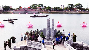 Hiển linh cùng hình hóng quê nhà...