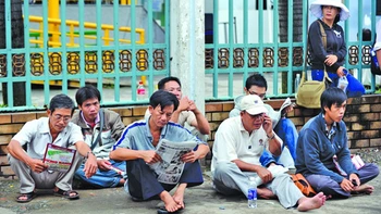 Nghịch lý giữa hai kỳ thi